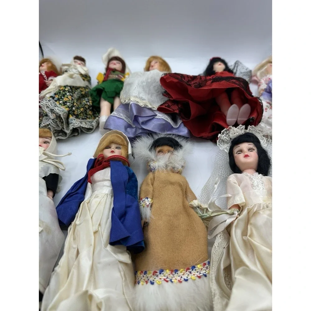 Vintage Dolls of the World Lot 12 Sleepy Eyes Hong Kong National Costume